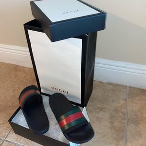 Gucci kid slides, Size 5. Almost to brand new.